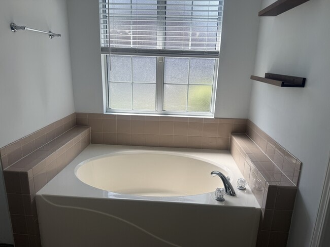 Building Photo - 141 Royal-