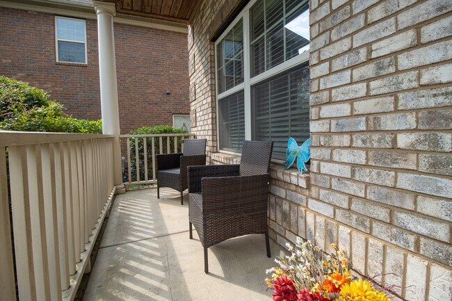 Building Photo - Elegant All-Brick 4 Bedroom Home on a Quie...