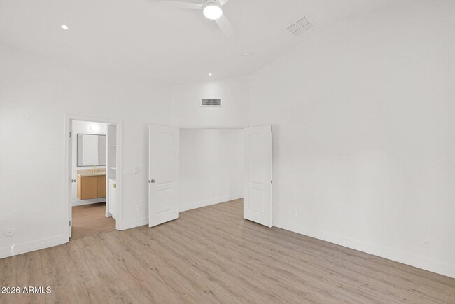 Building Photo - 3941 E Monona Dr