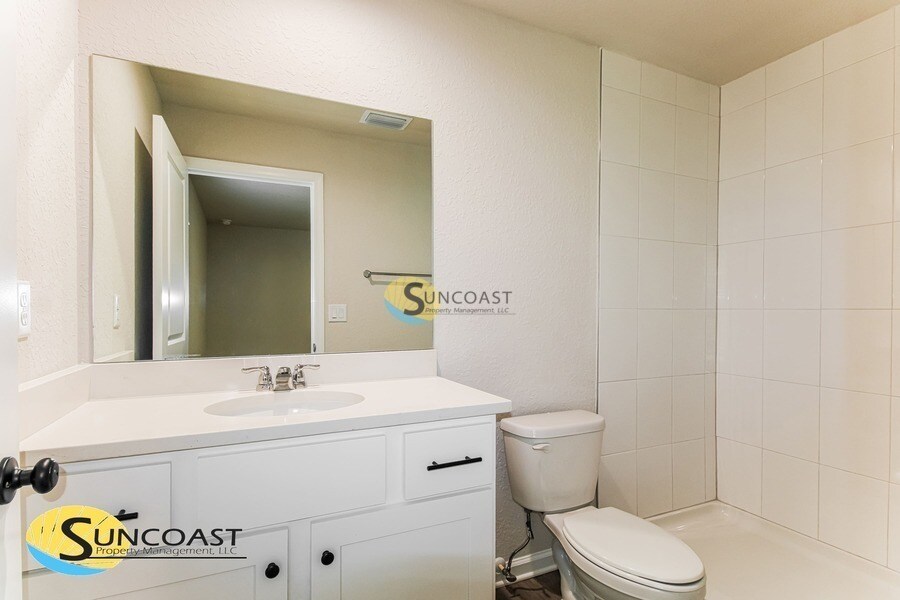 Building Photo - 6040 W Oak Park Blvd