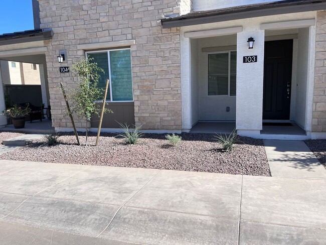 Building Photo - COMING SOON! TOWN HOME WITH COMMUNITY POOL...