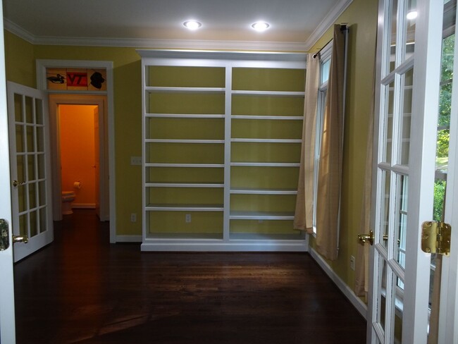 Building Photo - 4 Bedroom 3.5 bathroom Rental Home in Ford...