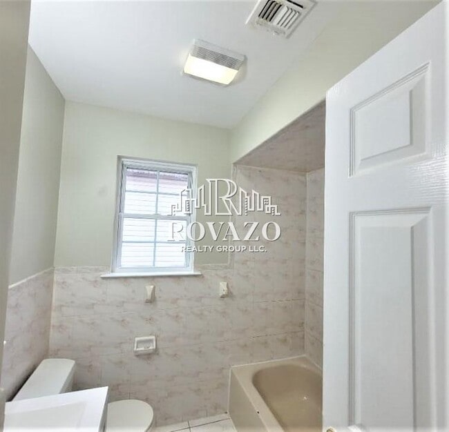 Building Photo - 82 Hawthorne Ave