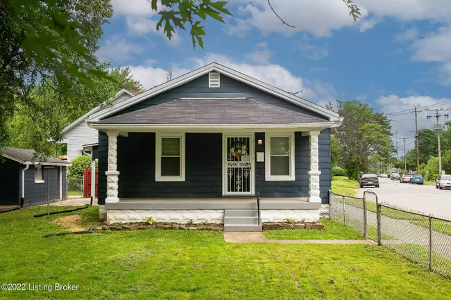 Covered front porch - 3100 Montana Ave