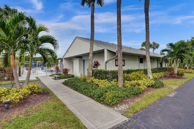 Building Photo - 1008 Green Pine Blvd