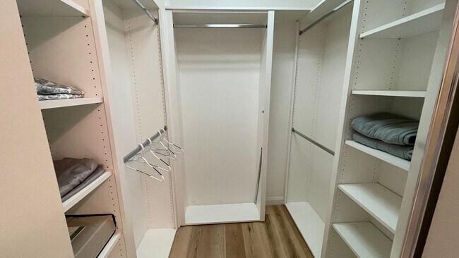 Building Photo - Furnished Short Term Rental