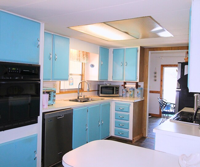 Building Photo - Waterfront Short-Term Rental – Fully Furnished | 3 Bed, 2 Bath | $1800/month