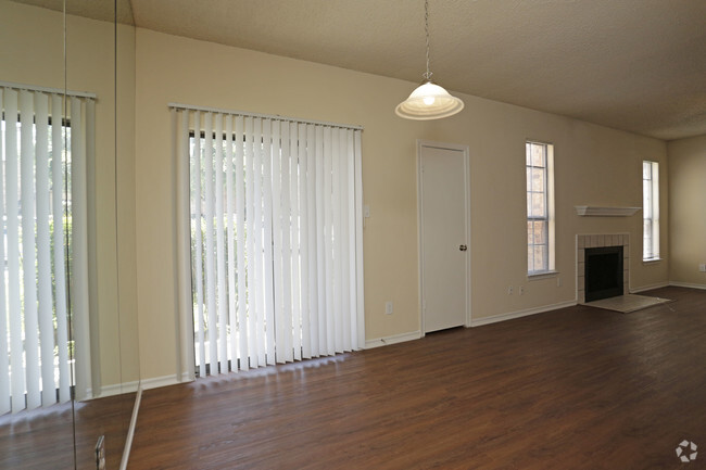 2BR,2BA - 1010SF - DINING ROOM - Oak Tree Condominiums