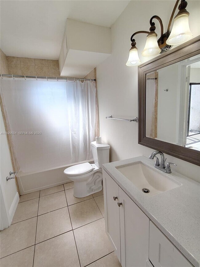 Building Photo - 500 NE 2nd St