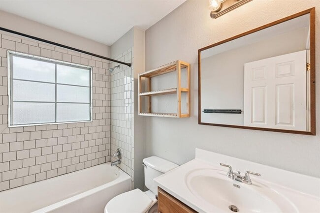 Building Photo - 903 Chote Ave