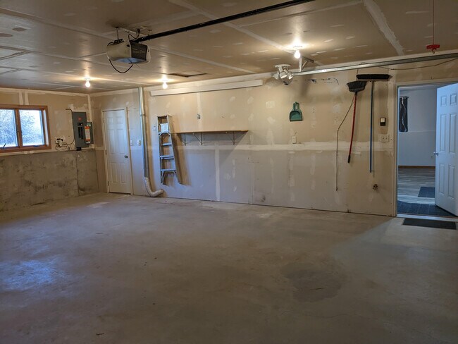 Garage Pic 2 - 305 E Lawler Ave