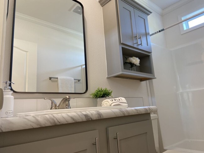 Building Photo - 102 Congress St