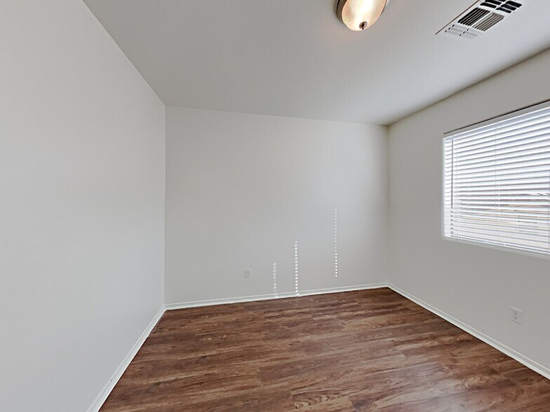 Building Photo - 17522 W Calavar Rd