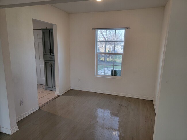 Building Photo - 2625 Cincinnati Ave
