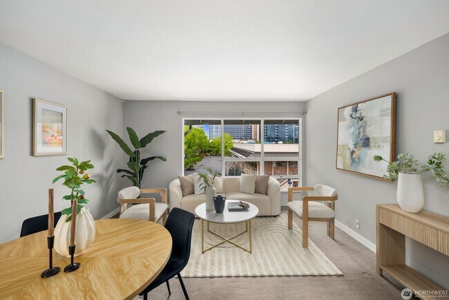 Building Photo - Bright Renovated 1 Bedroom Corner Condo in the Heart of Downtown Bellevue