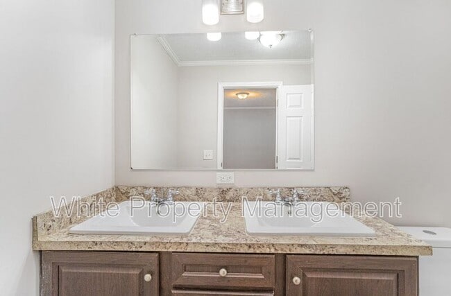 Building Photo - 1335 Oak Breeze Dr