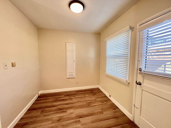 Building Photo - North Park Downstairs One Bedroom Apartmen...