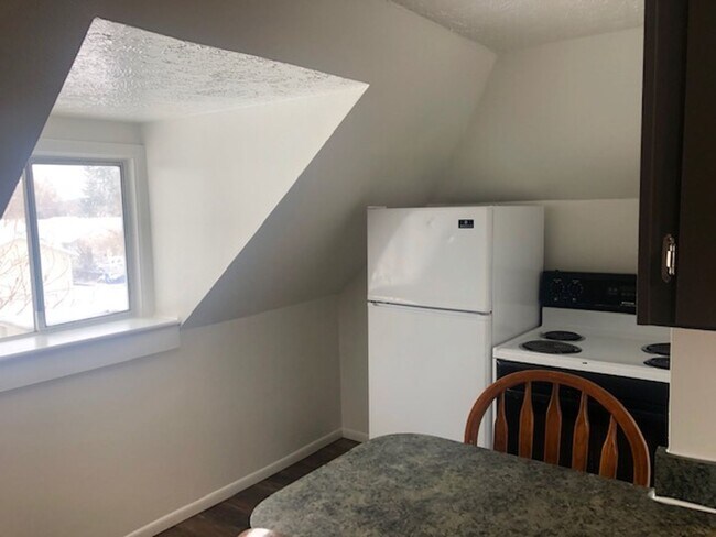 Building Photo - Wonderful Studio Close To SCC