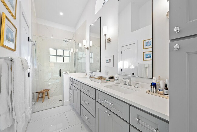 Building Photo - 15 Commodore Pl