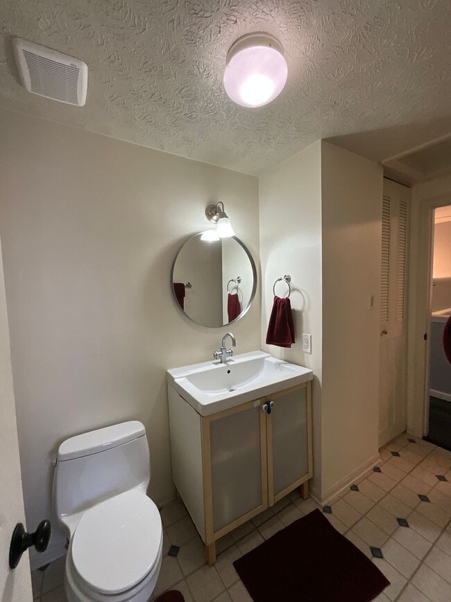 Building Photo - Beautiful 2BR 2BA 3 level townhome located in the Bowling Brook Farms Community