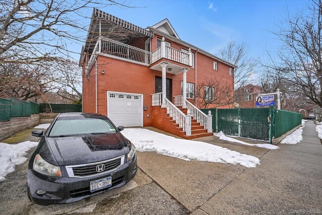 Building Photo - 77-16 Kew Forest Ln
