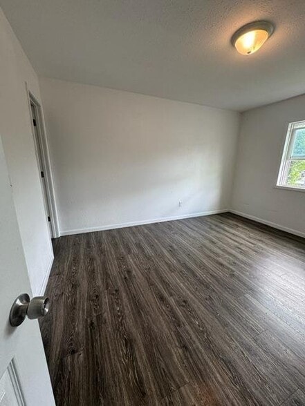 Building Photo - 2034 Catalpa Dr.