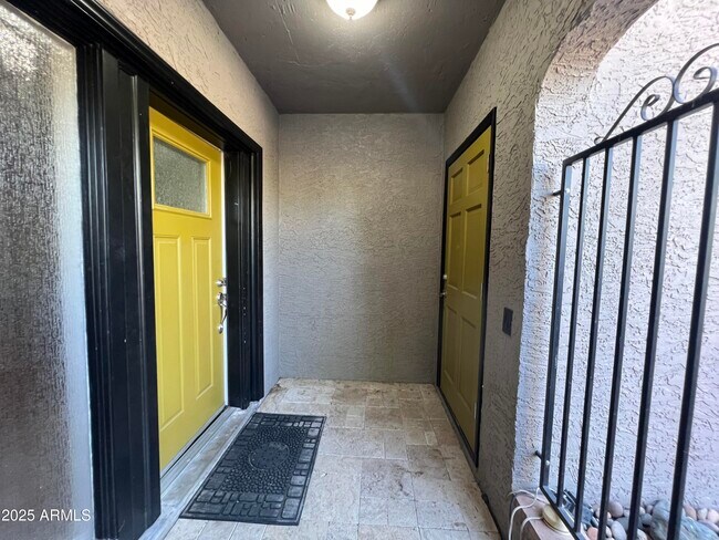 Building Photo - 15230 N Blackbird Dr