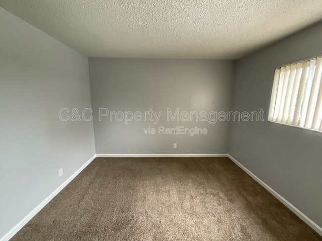 Building Photo - 292 Grecia Ct