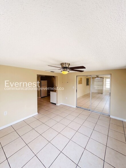 Building Photo - 9130 Chatam Ln