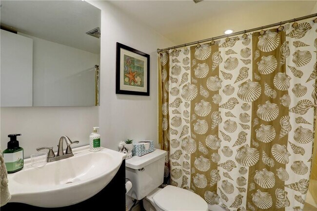 Building Photo - 2400 NE 10th St