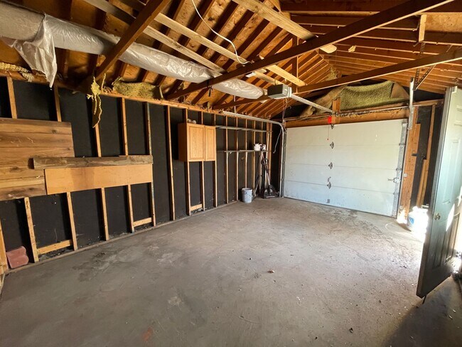 Building Photo - 616 Zion Dr
