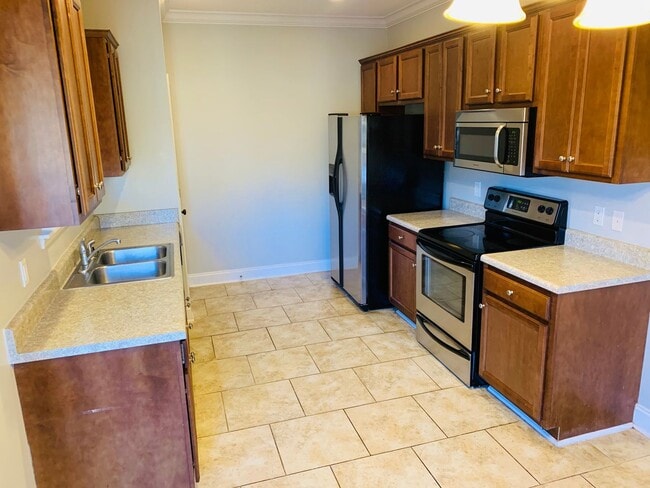 Building Photo - 2005 Stephanie Ct