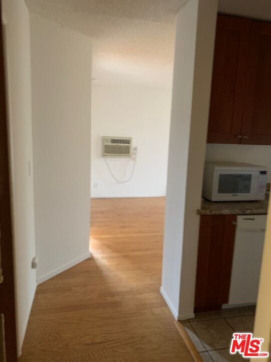 Building Photo - 922 N Hudson Ave