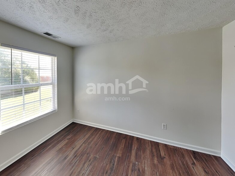 Building Photo - 3408 Ravenel Ct