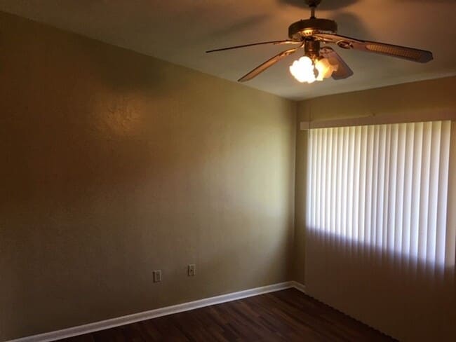 Building Photo - 2 Bedroom/1.5 Bath Townhouse in Mill Run