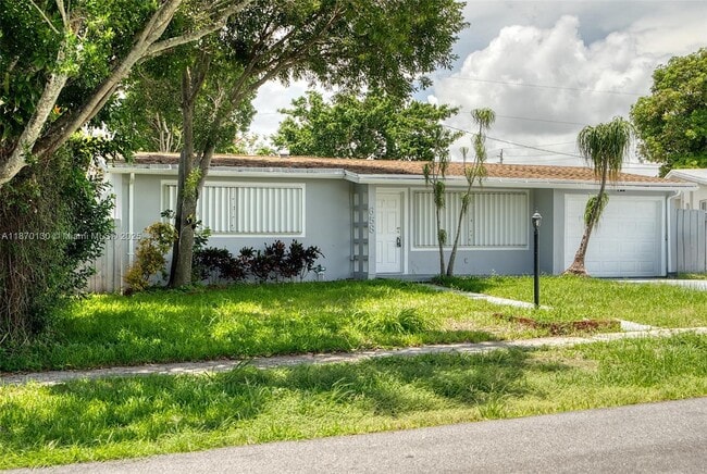 Building Photo - 658 SW 1st Ct