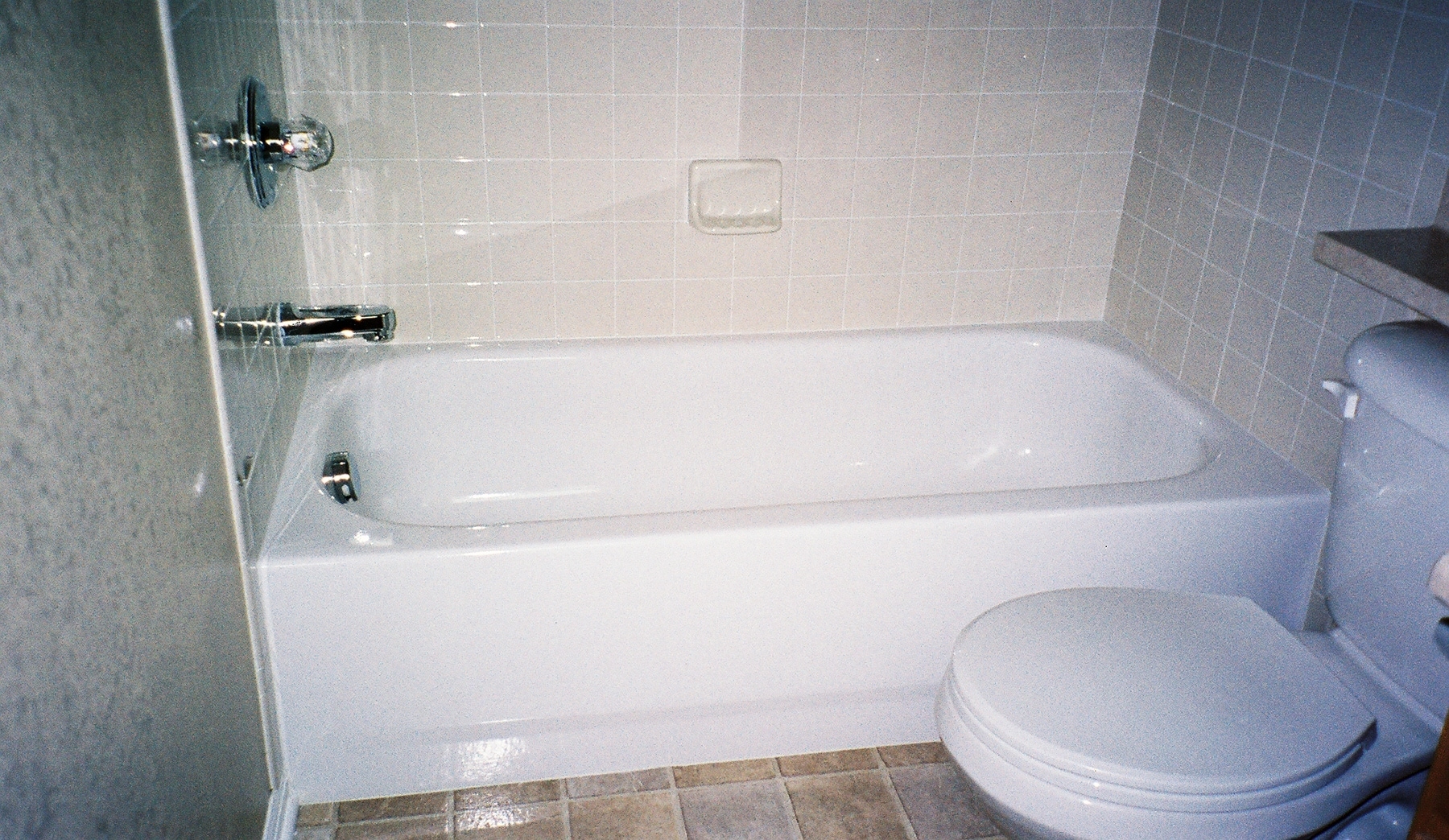 Full bathroom on 2nd level with shower/bath. - 14230 Woodrock Path