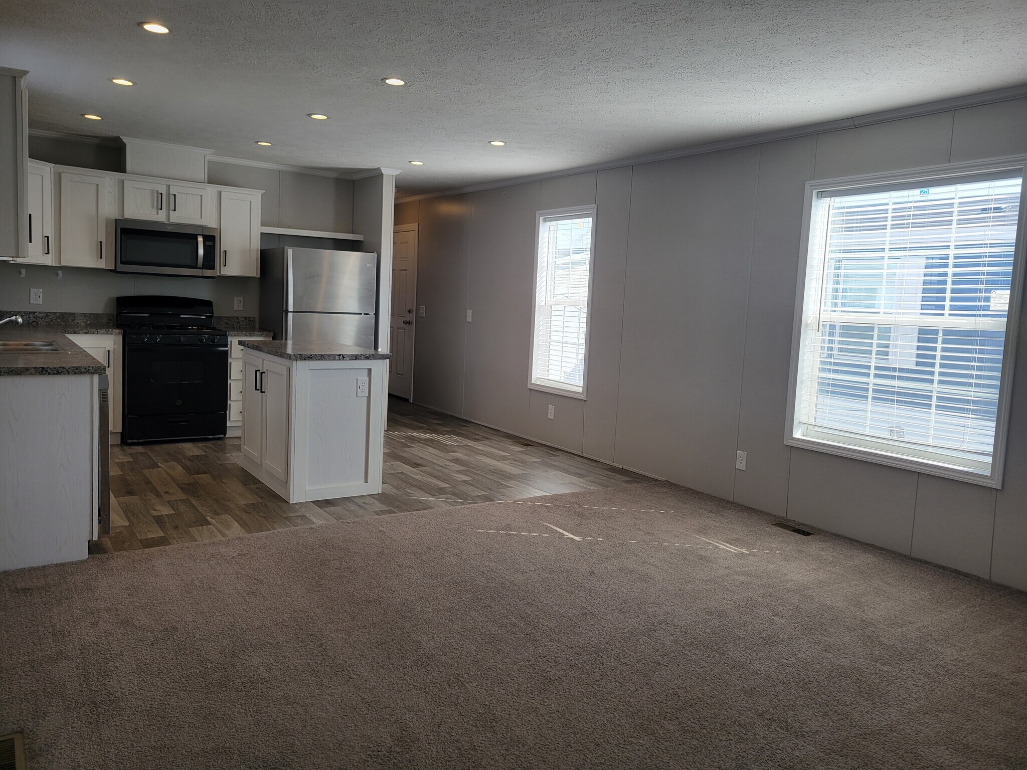 Building Photo - 38060 Leverette Ave