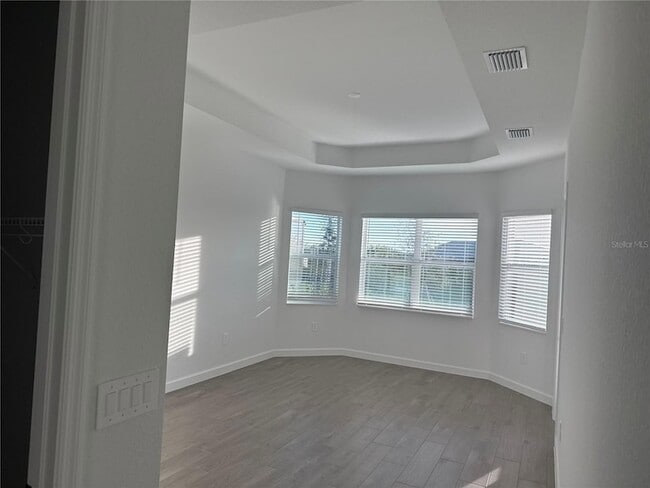 Building Photo - 7796 Lakes Edge Ln