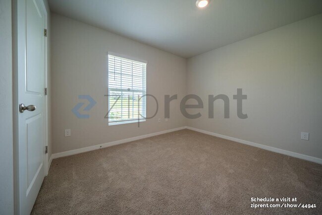 Building Photo - 2830 NW 18th Pl