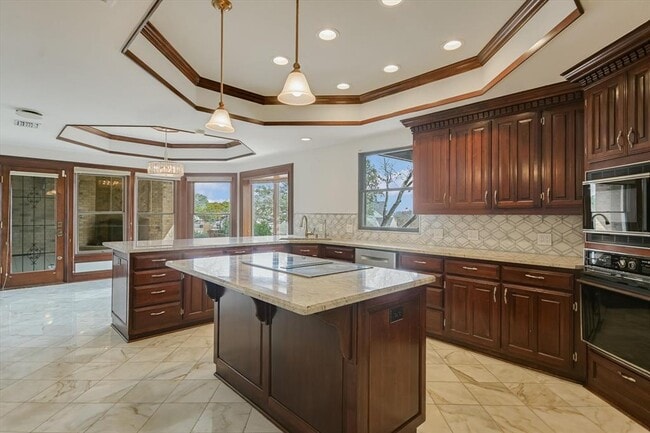 Building Photo - 4000 Belmont Park Dr