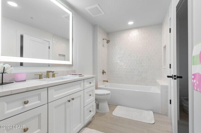Building Photo - 102 Yacht Harbor Dr