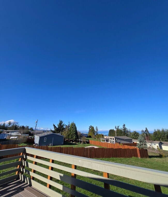 Building Photo - 2 Bed, 1 Bath - Move-In Ready in Cape George with Water Glimpses For Rent!