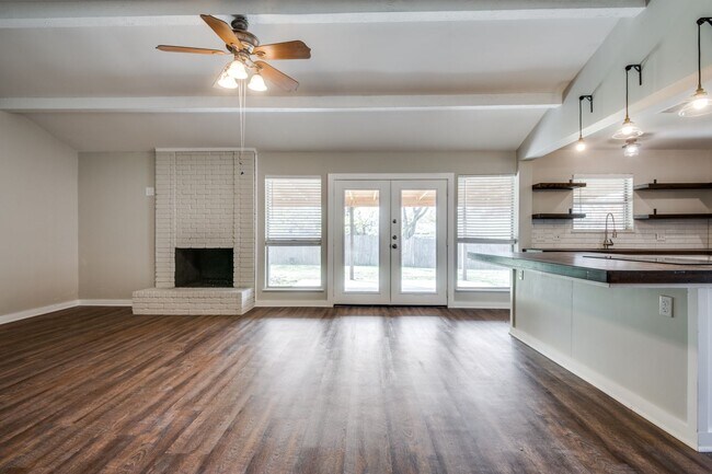 Building Photo - Stylish Home with Big Backyard in Prime Lo...