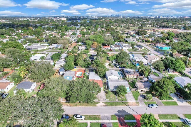 Building Photo - 2419 Coolidge St