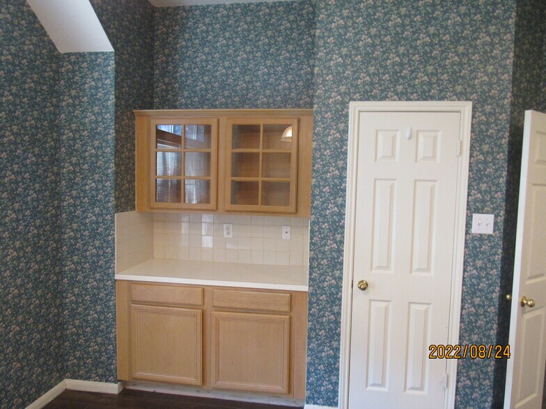 Building Photo - 9415 Pine Arbor