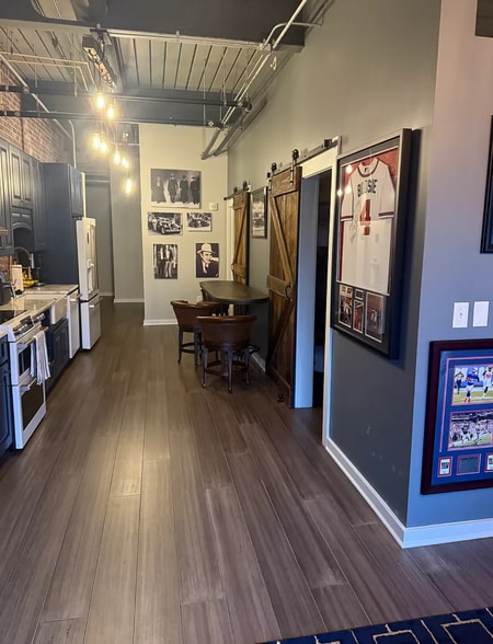 Building Photo - 515 W Main St