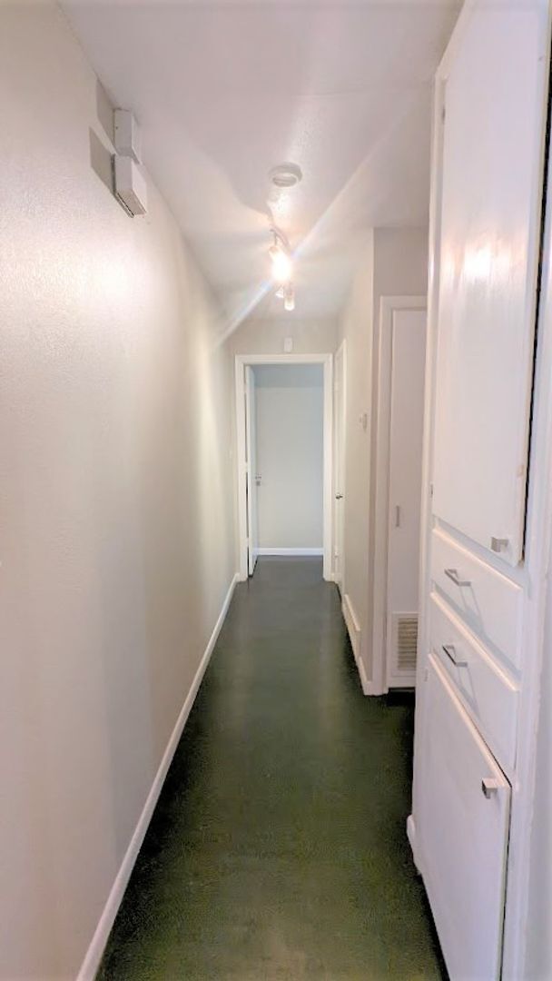 Building Photo - 3 Bed 1.5 Bath 2 Car Garage -Casady Hills ...