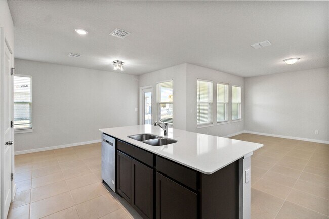 Building Photo - Beautiful 4/3 w/ Loft Energy Efficient Hom...