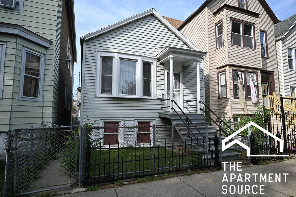 Building Photo - 1630 N Fairfield Ave